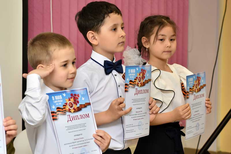 «Я только слышал о войне...». В Новотроицке прошел городской фестиваль юных чтецов