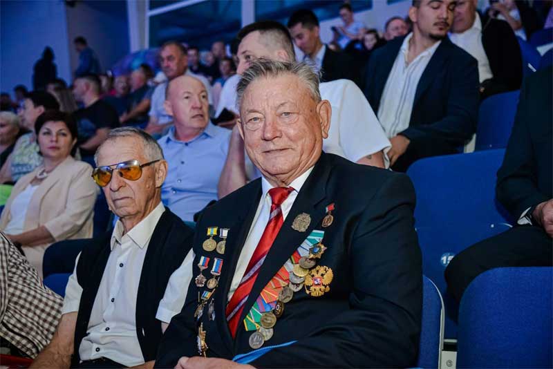 В Оренбурге, в ледовом дворце «Звездный», состоялось торжество, посвященное Дню физкультурника