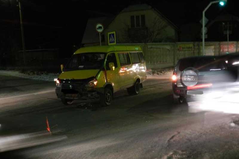 ДТП на перекрёстке: в Новотроицке не разъехались Газель и «Нива»