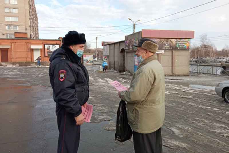 «Будь бдителен!»: в Новотроицке сотрудники ГИБДД и представители Общественного совета при МУ МВД России «Орское» провели акцию