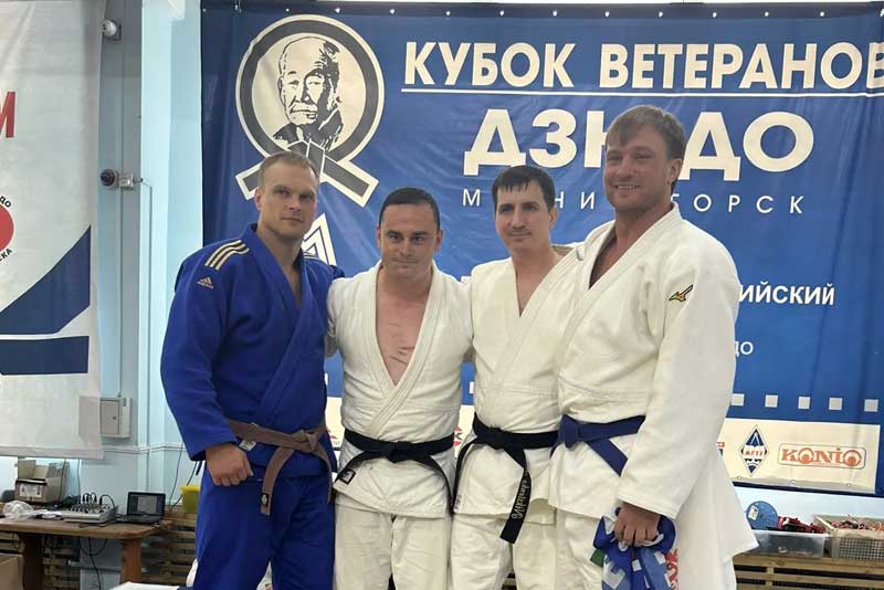 Новотроицкие ветераны  дзюдо составили костяк  сборной Оренбуржья на традиционном межрегиональном турнире в Магнитогорске