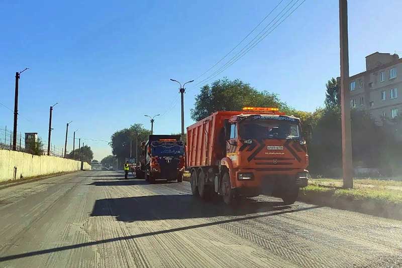 В Новотроицке ведутся работы сразу на двух ключевых участках дорог