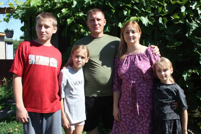 Житель Курманаевского района после возвращения с фронта выращивает яблоневый сад