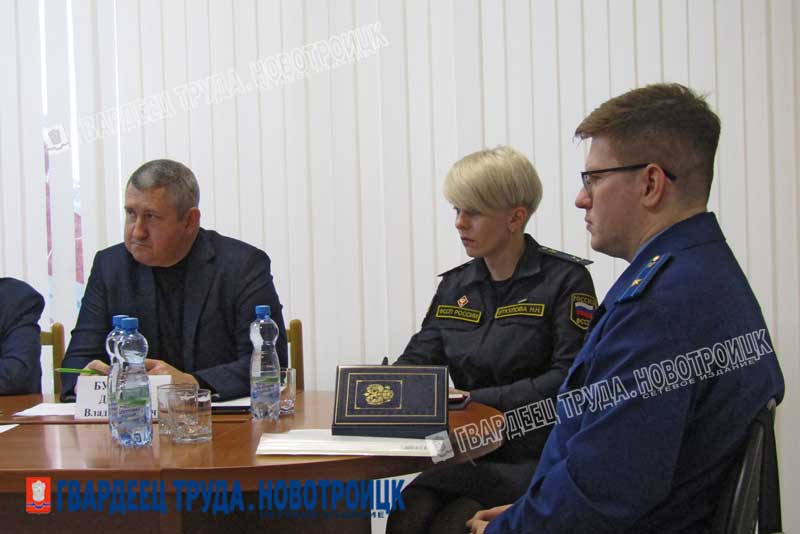 Уполномоченный по правам ребенка в Оренбургской области Анжелика Линькова провела в Новотроицке выездной прием граждан