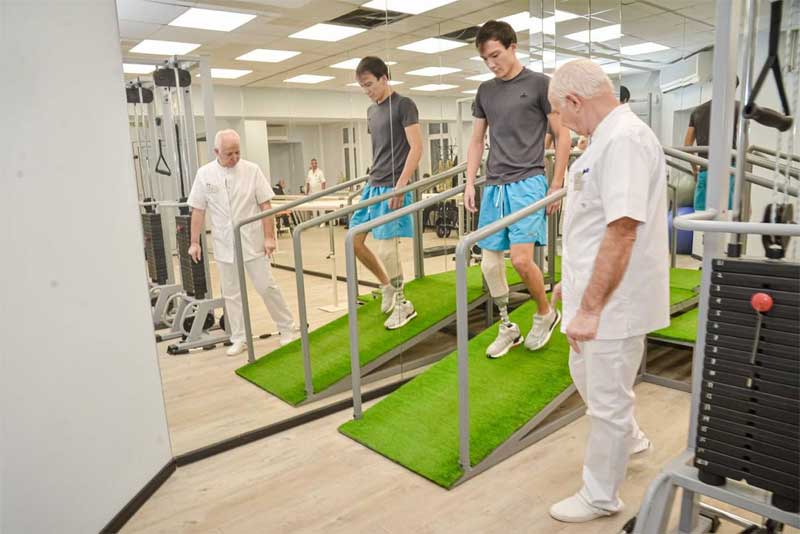 Фонд «Защитники Отечества» помогает ветеранам СВО, имеющим инвалидность, получить современные технические средства реабилитации