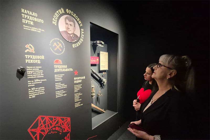 Оренбуржцы помогли открыть первую модельную библиотеку  в подшефном Перевальском округе Луганской Народной Республики  