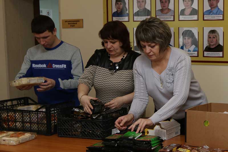 Профсоюз «Уральской Стали» провёл традиционную акцию «Посылка солдату»