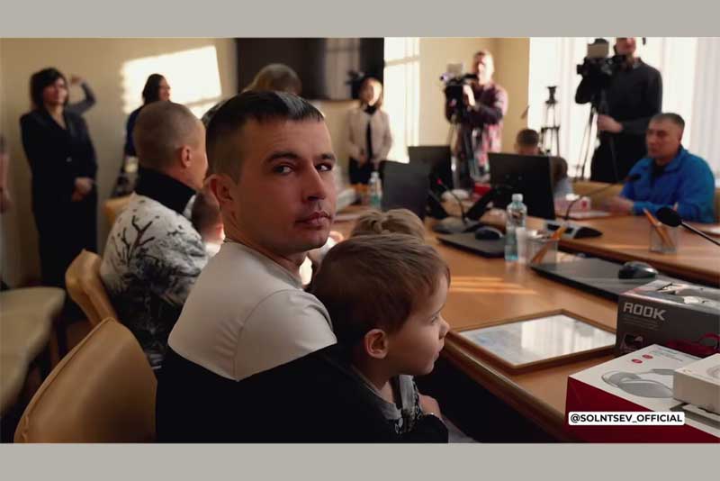 В Оренбуржье ветеран СВО и многодетный отец получил сертификат на получение жилья