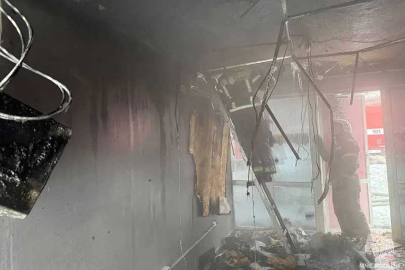 В Новотроицке в центре города горел торговый павильон