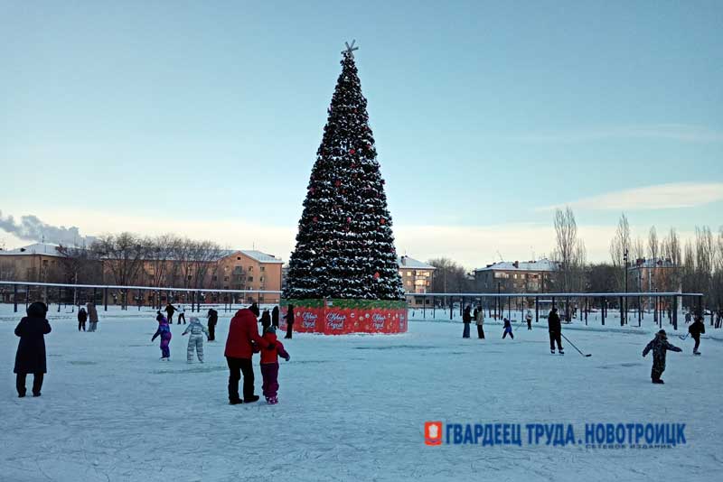 В этом году в Новотроицке новогодний городок появился и радовал горожан благодаря помощи бизнес-сообщества