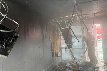 В Новотроицке в центре города горел торговый павильон