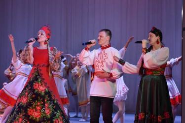 Театрализованное представление «Поезд дружбы» представил новотройчанам Центр развития творчества детей и юношества