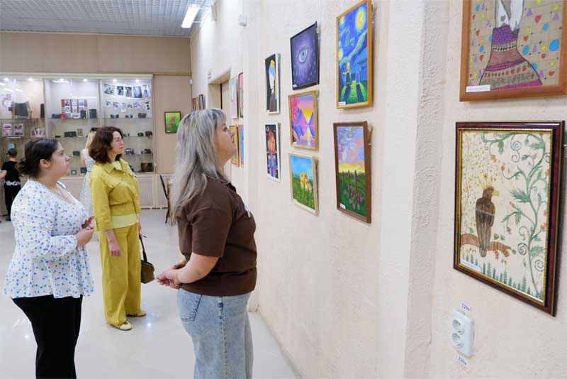 В Новотроицком музее представили «Нестандартное искусство» (0+)