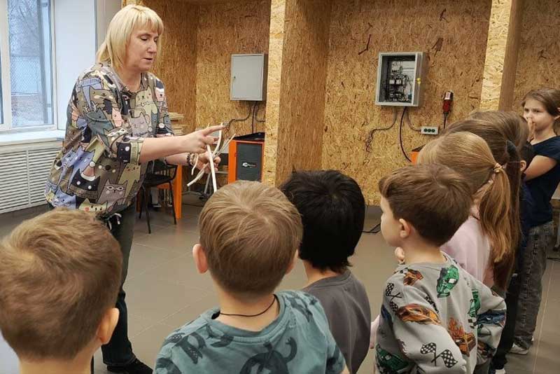 В Новотроицке дошколят знакомят с будущими профессиями