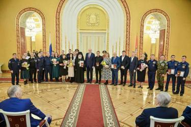 Накануне Дня Героев Отечества Евгений Солнцев вручил государственные и региональные награды жителям  области