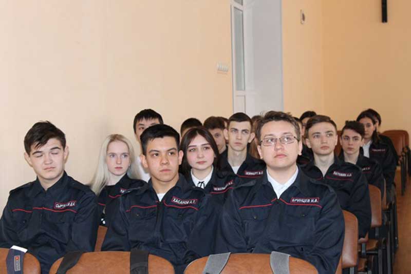 Студентов Новотроицкого строительного техникума пригласили на службу в полицию