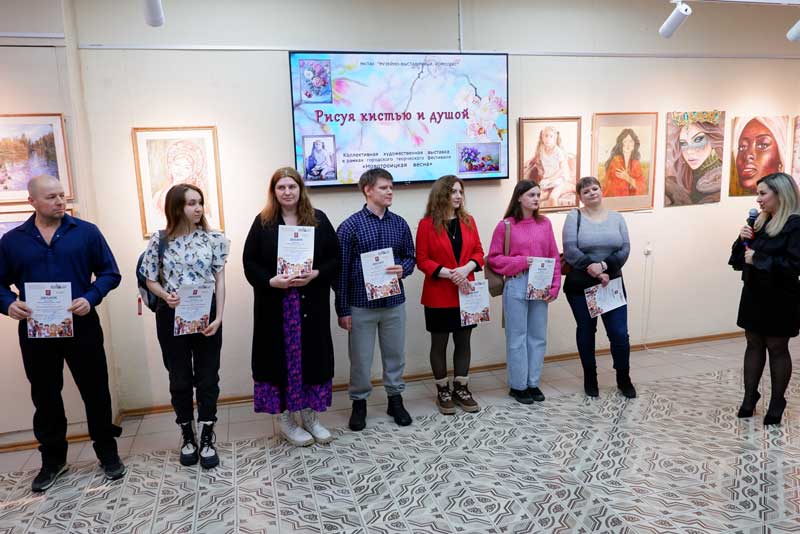 Фестиваль «Новотроицкая весна» представил художественную экспозицию сорока местных художников (0+)