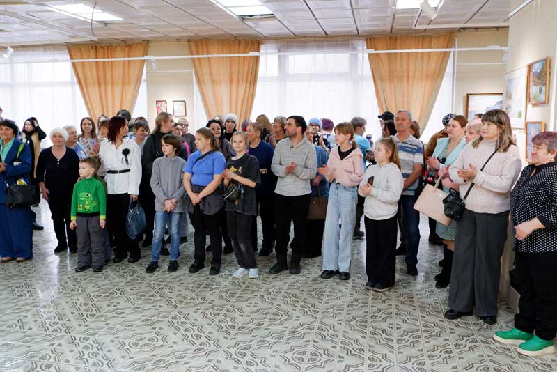 Фестиваль «Новотроицкая весна» представил художественную экспозицию сорока местных художников (0+)