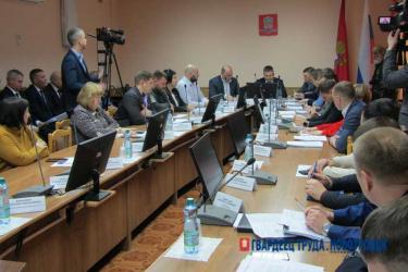 Новотроицкие депутаты на очередном заседании говорили о том, что беспокоит их избирателей