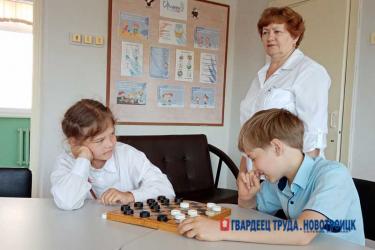 Победа в муниципальном конкурсе помогла оборудовать в новотроицкой школе гостиную для проведения досуга учащихся
