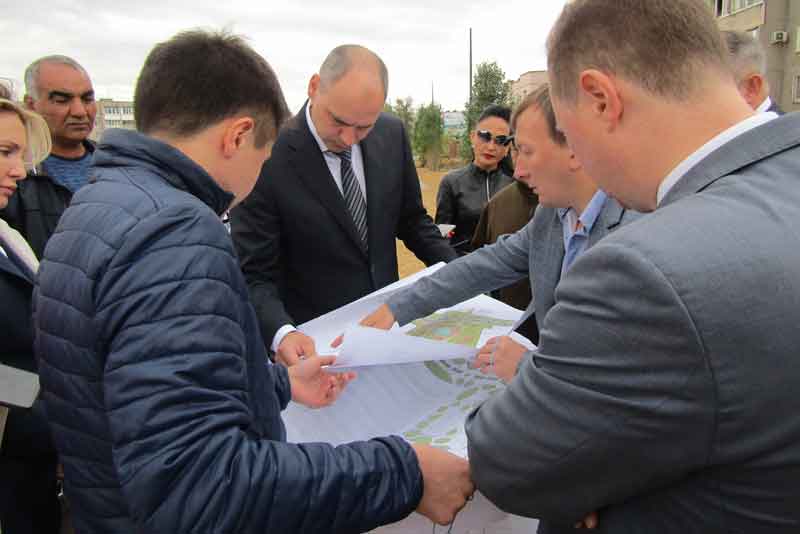 Денис Паслер раскритиковал подрядчика за качество работ по благоустройству Молодежной аллеи 