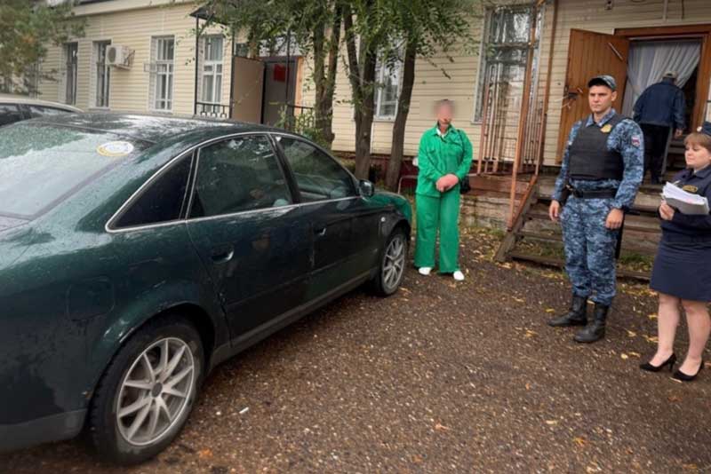 Автомобиль перешел к несовершеннолетнему сыну в счет погашения родительского долга по алиментам