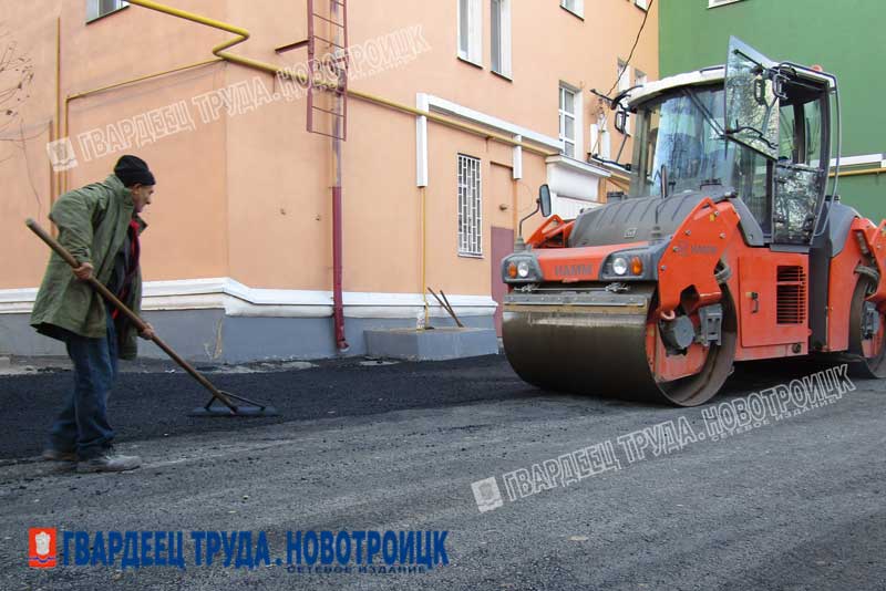 В Новотроицке завершаются работы по замене водовода на улице Советской 