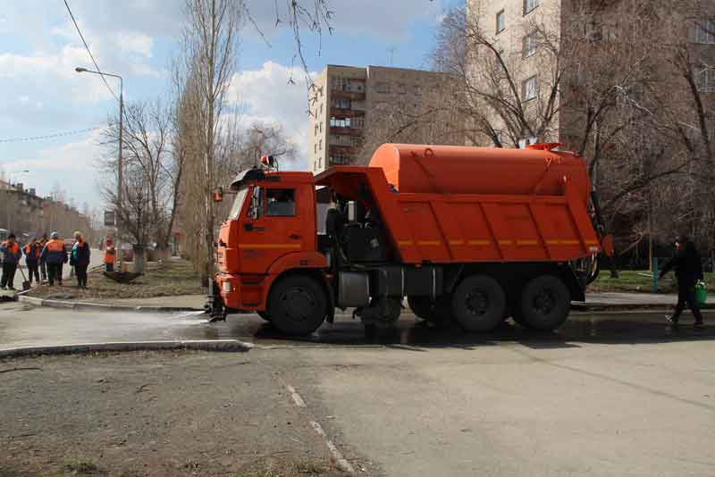 В Новотроицке раньше запланированного приступили к работам по наведению в городе чистоты и порядка