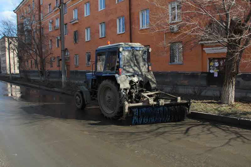 В Новотроицке раньше запланированного приступили к работам по наведению в городе чистоты и порядка