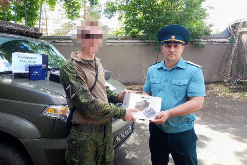 В Оренбуржье таможенники передали изъятую электронную технику бойцам СВО