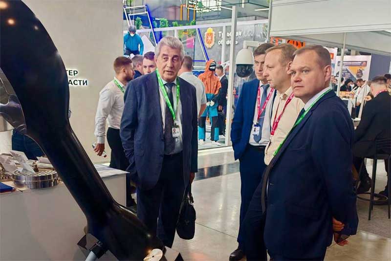 Представители новотроицких предприятий провели деловые переговоры в рамках выставки-форума «Иннопром-2025» в Екатеринбурге