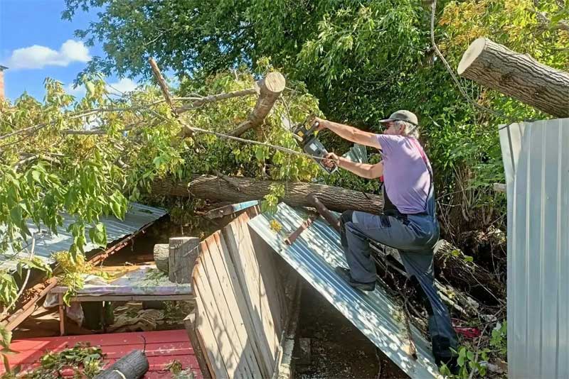 В Бузулукском районе продолжается ликвидация последствий урагана