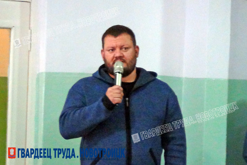 В Новотроицке открыли мемориальную доску в школе, где учился боец СВО Артем Юсупов