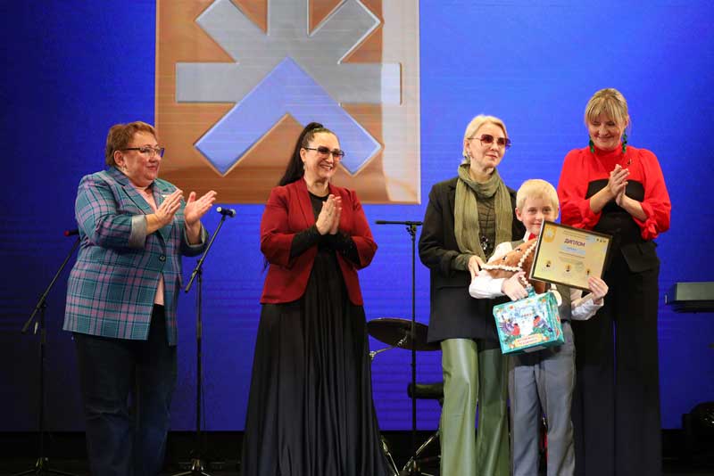 Юный пианист из Новотроицка стал лауреатом международного инклюзивного музыкального конкурса