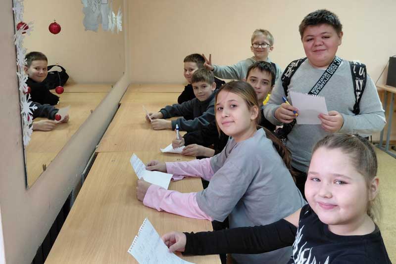 Новый год для воспитанников Новотроицкой Юниор-лиги Клуба Веселых и Находчивых начался с выступлений и побед