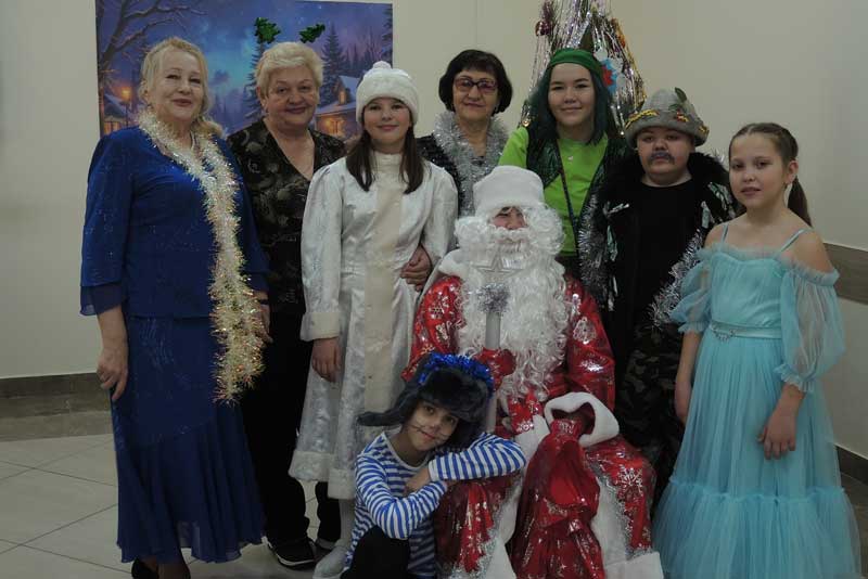 Новый год для воспитанников Новотроицкой Юниор-лиги Клуба Веселых и Находчивых начался с выступлений и побед