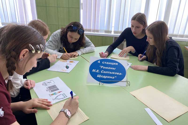 В День родной школы выпускников Новотроицкой гимназии ждал интеллектуальный марафон