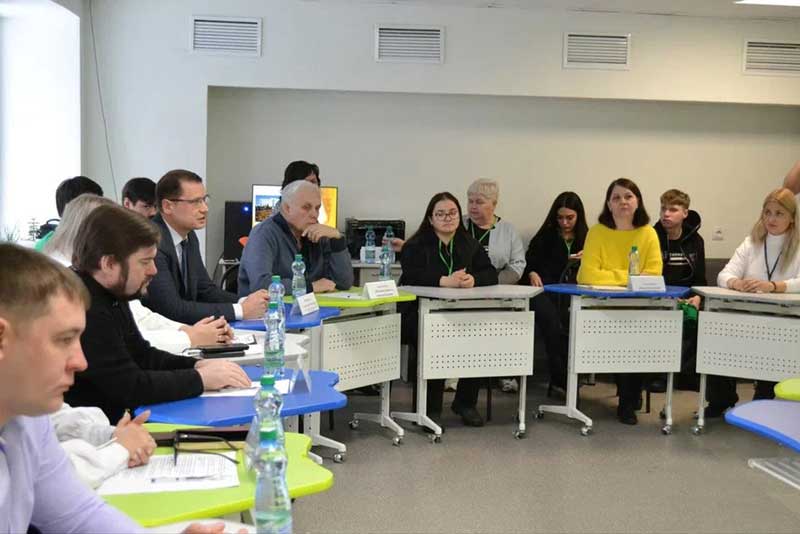 В Новотроицке студенты и эксперты – профессионалы обсудили, как возродить систему наставничества