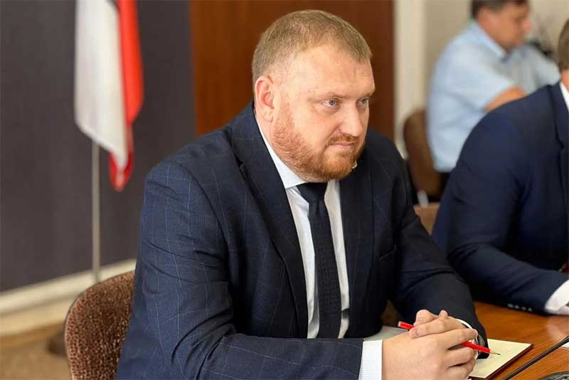 В Орске ведутся работы  по скорейшему восстановлению пострадавшего от атаки беспилотников предприятия