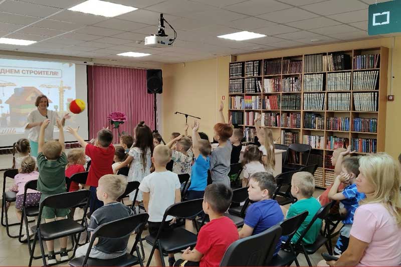 Новотроицким дошколятам рассказали о профессии строителя