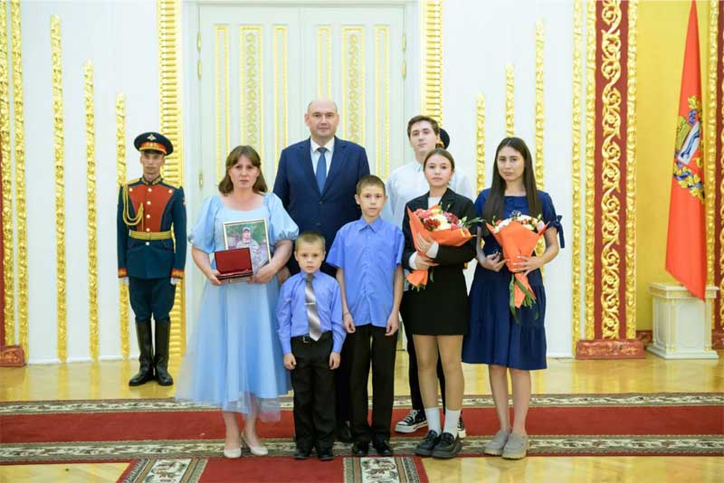 Врио губернатора Евгений Солнцев вручил государственные награды жителям Оренбургской области