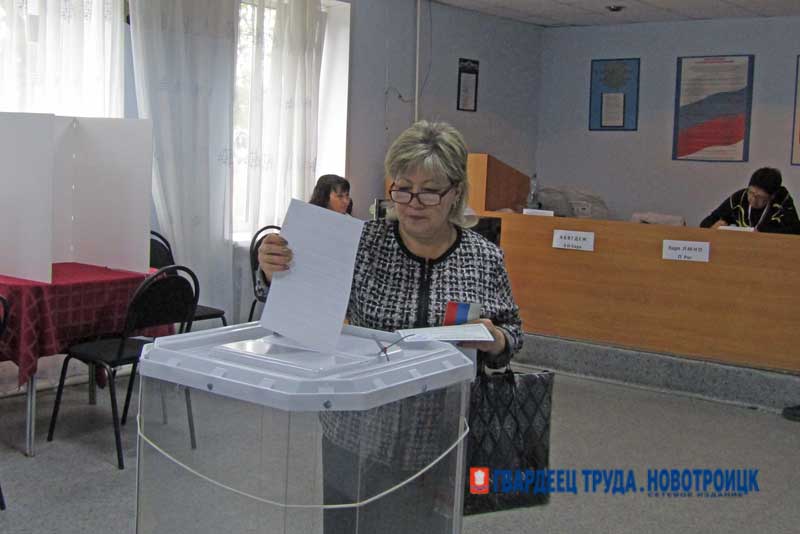 Голосуют жители  пригородных поселков Новотроицка 