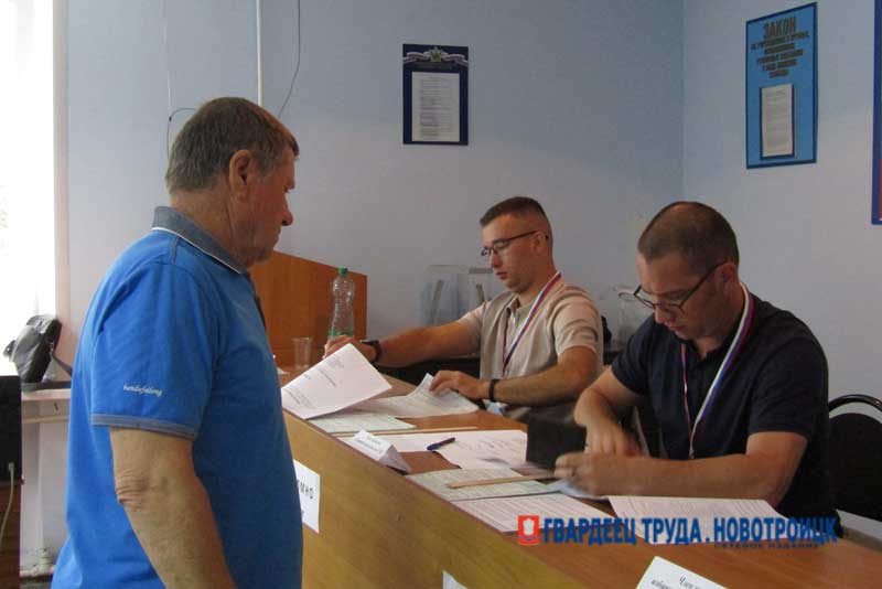 Голосуют жители  пригородных поселков Новотроицка 