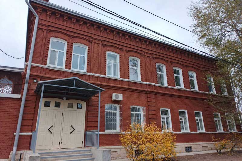 В селе Хабарное под Новотроицком в рамках капремонта обновили кровлю сразу 11 многоквартирных домов