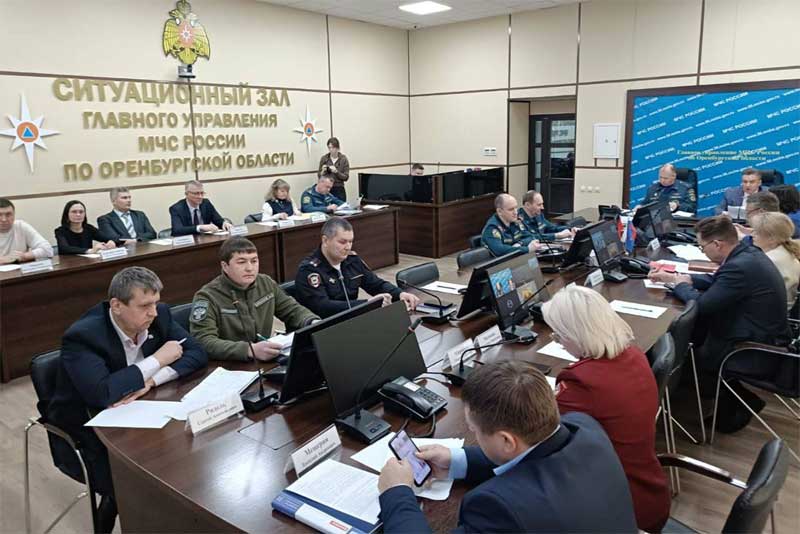 В ходе Всероссийских командно-штабных учений на территории Оренбуржья отрабатывались действия специальных служб во время паводка и ликвидации ландшафтного пожара  