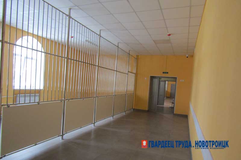В школе №10 Новотроицка возобновились ремонтные работы
