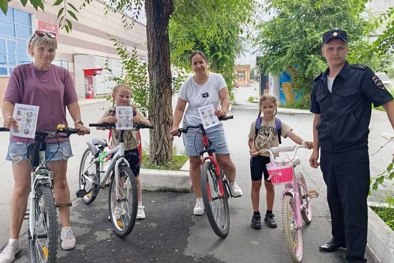 «Управляй безопасно!». Сотрудники Госавтоинспекции Новотроицка вышли в места массового нахождения детей и подростков