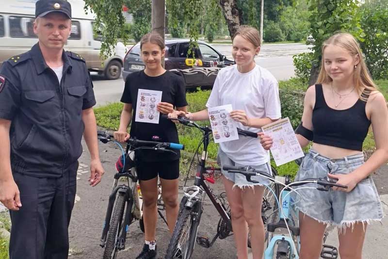 «Управляй безопасно!». Сотрудники Госавтоинспекции Новотроицка вышли в места массового нахождения детей и подростков