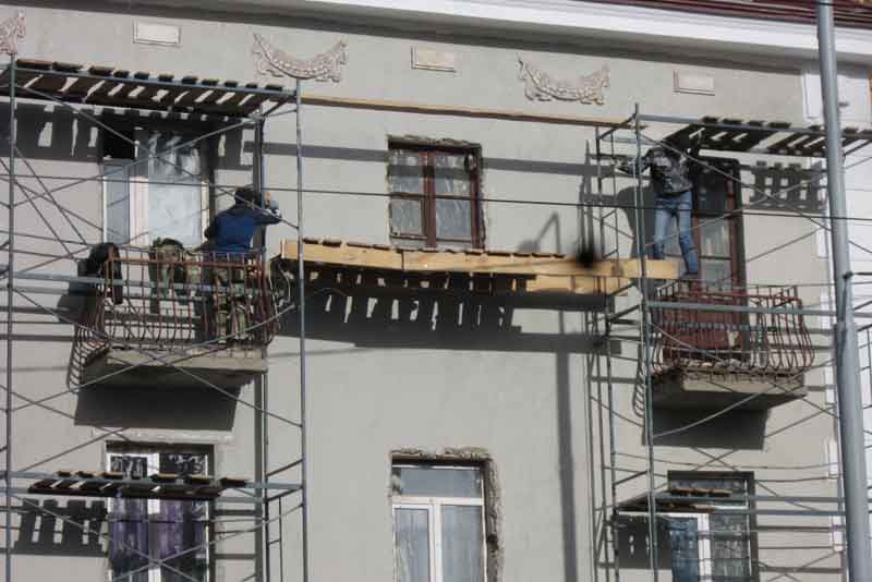 Ремонт фасадов: три из шести домов всё же планируют сдать в этом году