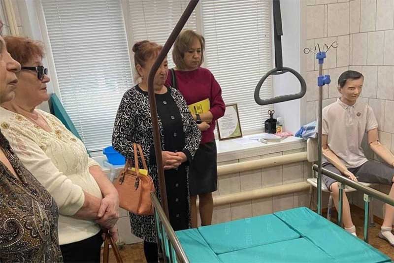 В Оренбуржье создано семь «Школ ухода» за тяжелобольными людьми и инвалидами. Одна из них – в Новотроицке